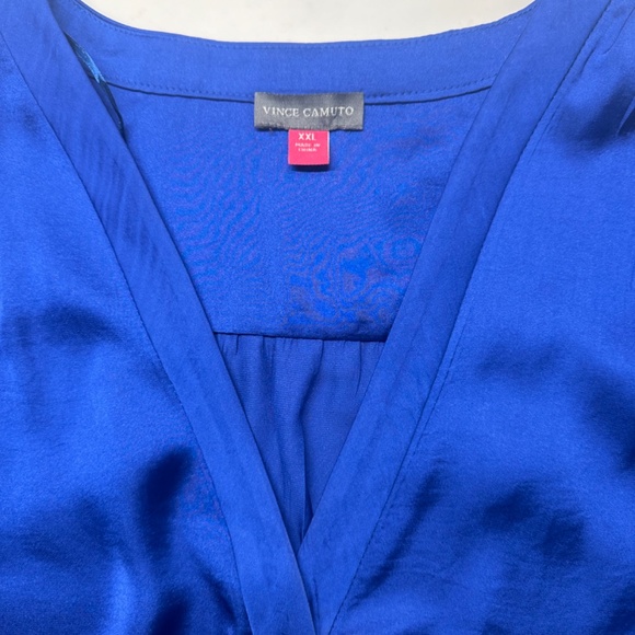 Beautiful blue Vince Camuto satin long sleeve top. Flowy fabric. Button at wrist - Picture 3 of 4